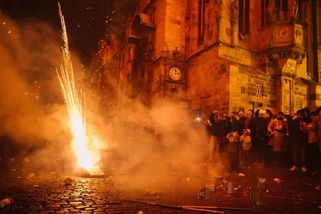 Komentář: Bude to bouchat zas. Na lidové pyrotechniky je zákon krátký - Seznam Zprávy